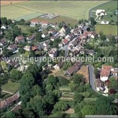 Nous commençons ce quizz dans les airs. Nous passons au-dessus de Collemiers. Village Icaunais, il se situe en région ...