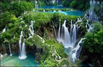 Venez avec moi partager une magnifique promenade, sur les lacs de Plitvice ...