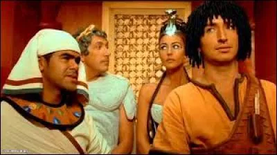 Dans le film "Astérix et Obélix : Mission Cléopâtre", quelle actrice incarne le rôle de la reine d'Égypte Cléopâtre ?