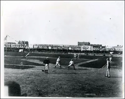 Lors de l'Opening Day 1907 entre les New York Giants et les Philadelphie Phillies au Polo Grounds, l'arbitre a dû déclarer les Giants forfaits parce que :