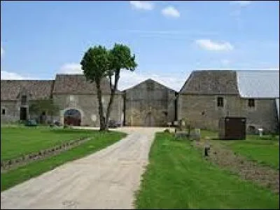 Nous commençons notre promenade à l'Abbaye Notre-Dame de l'Étoile d'Archigny. Commune Viennoise elle se situe en région ...