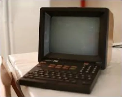 Sur le Minitel, quel était le numéro du service de l'annuaire ?