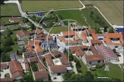 Le départ de cette promenade dominicale commence à Lisse-en-Champagne. Commune de la Marne, elle se situe en région ...