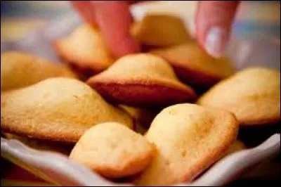 Quel prénom désigne un petit gâteau sucré à pâte molle, de forme ovale, au-dessus renflé ?