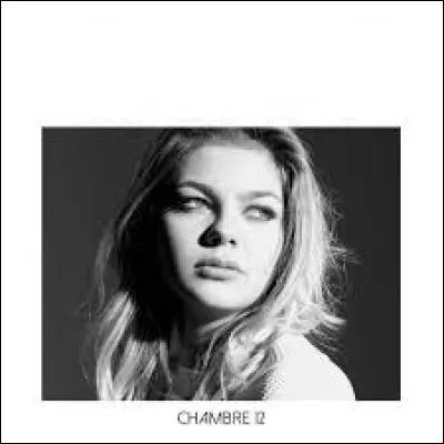 Quelle chanteuse a sorti un album appelé "Chambre 12" en 2015 ?