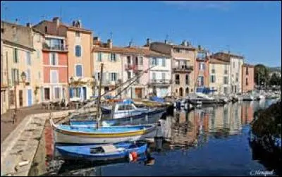 Martigues est le plus petit village de France.