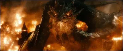 Qu'est-ce qui est faux à propos de Smaug, le dragon du livre "Le Hobbit" ?