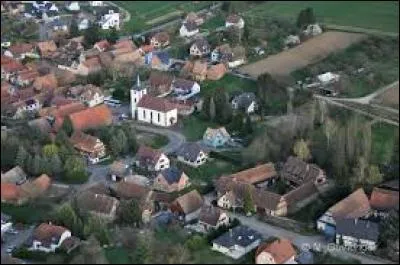 Aujourd'hui, nous commençons notre balade en Alsace, à Alteckendorf. Village de l'arrondissement de Saverne, il se situe dans le département ...