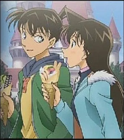 Avant que Shinichi ne redevienne un enfant, où était-il et avec qui ?