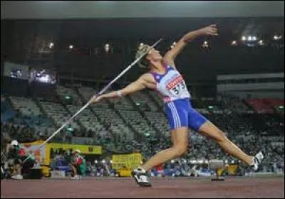 Sport - En 1996 à Iéna, le Tchèque Jan Zelezny réalise l'actuel record du monde de lancer de javelot. Il est fixé à...