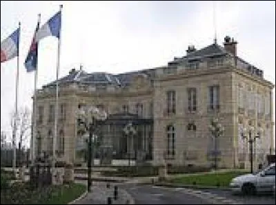 Pour commencer, je vous emmène en Ile-de-France visiter la ville d'Épinay-sur-Seine. Nous serons dans le département ...