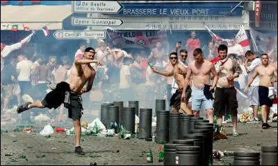 Dans quelle ville française des heurts ont-ils éclaté entre des supporteurs anglais et des supporteurs russes avant la rencontre footballistique opposant l'Angleterre à la Russie ?