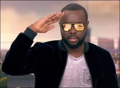 Maître Gims a déjà chanté sans lunettes.