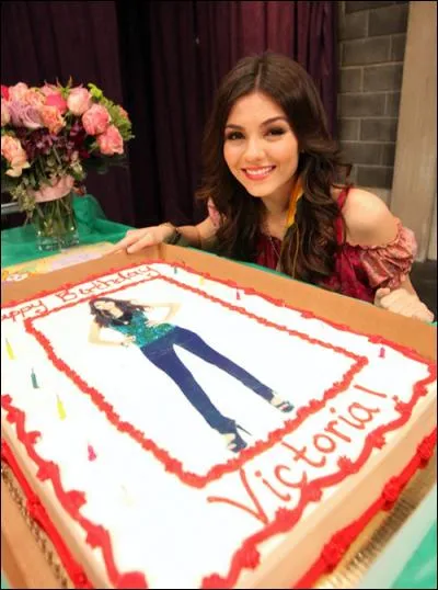 Quelle est la date d'anniversaire de Victoria Justice ?