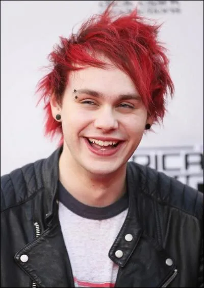 Quel est le nom complet de Michael Clifford ?