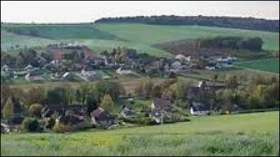 Pour commencer aujourd'hui, je vous emmène dans le Pays d'Othe, à Bucey-en-Othe. Village de l'arrondissement de Troyes, il se trouve dans le département ...