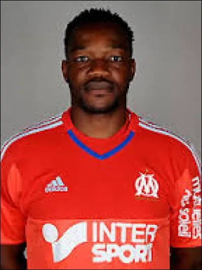 Contre qui Steve Mandanda a-t-il fait ses débuts avec l'équipe de France?