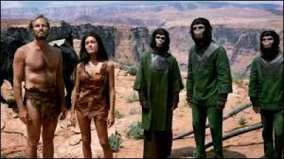 Quel monument célèbre, enterré dans le sable, le héros découvre-t-il à la fin du film "La Planète des singes", sorti en 1968 ?