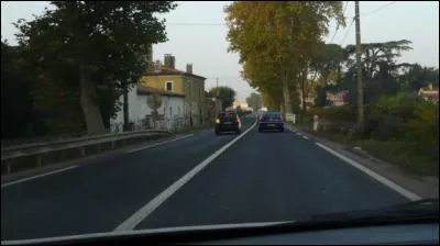 Sécurité routière : ai-je le droit de doubler sur cette route ?