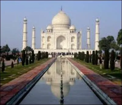 Dans quel pays trouvons-nous ce magnifique monument appelé Taj Mahal ?