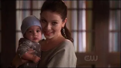 Comment s'appelle le fils de Georgina Sparks ?