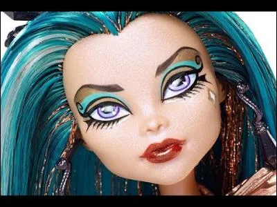 Comment s'appelle la Monster High de la photo ?