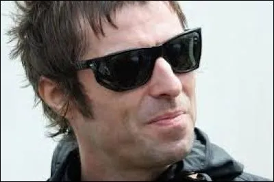 Comment s'appelait le chanteur du groupe "Oasis" ?