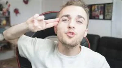 Que dit Squeezie au début de ses vidéos ?