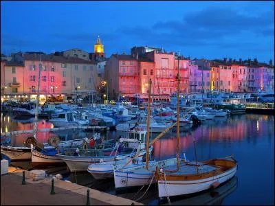 Comment l'écrivain Guy de Maupassant appelle-t-il Saint-Tropez ?