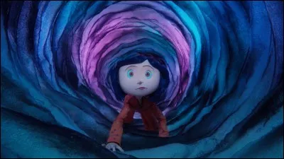 Pour accéder au merveilleux monde, Coraline passe par :