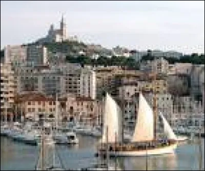 Qui est revenu à Marseille après une longue absence ?