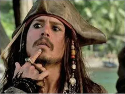 Quel acteur interprète le capitaine Jack Sparrow au cinéma ?