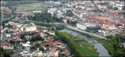 Dans quel département se situe la ville de Dax ?