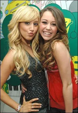 Miley Cyrus et Ashley Tisdale sont :