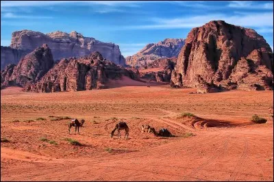 Quel pays, également désigné sous le vocable de "royaume hachémite", abrite, entre autres, le désert du Wadi Rum et la station balnéaire d'Aqaba, sur la mer Rouge ?