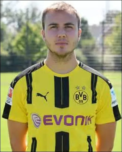 Quel est le numéro de maillot de Gotze
saison 2016/17 ?