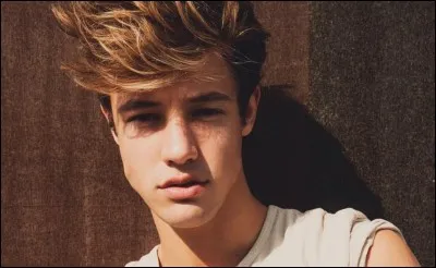 Quel âge a Cameron Dallas en 2016 ?