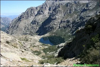 C'est un village non loin de Corte, qui se niche dans la vallée de la Restonica.